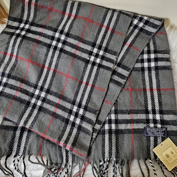 ❌SOLD❌ 🩶Burberry Novacheck Scarf🩶 - Picture 2 of 10